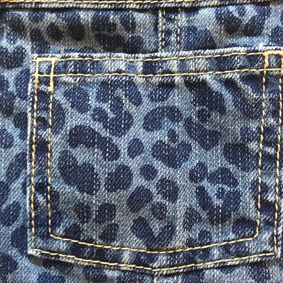Adorable Denim overall shorts! - Picture 3 of 4